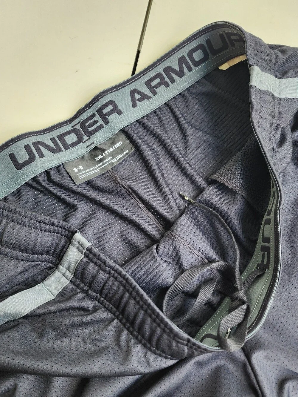 Under Armour HeatGear Loose Black Gray Athletic Shorts Mens Size XXL